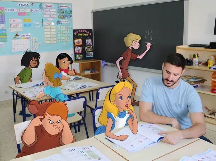 Este hombre mete a personajes Disney en sus fotos y parece que se divierten juntos (30 imágenes)