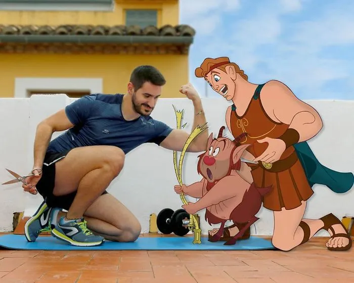 Este hombre mete a personajes Disney en sus fotos y parece que se divierten juntos (30 imágenes)