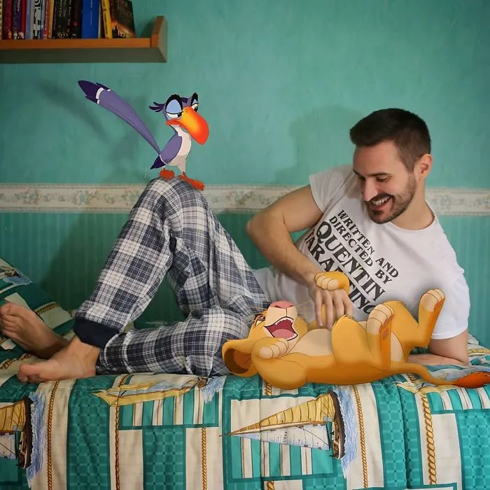 Este hombre mete a personajes Disney en sus fotos y parece que se divierten juntos (30 imágenes)