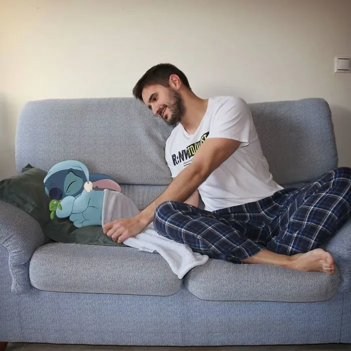 Guy Edits Disney Characters Into His Photos And The Result Looks Like They're Having A Blast (30 Pics)