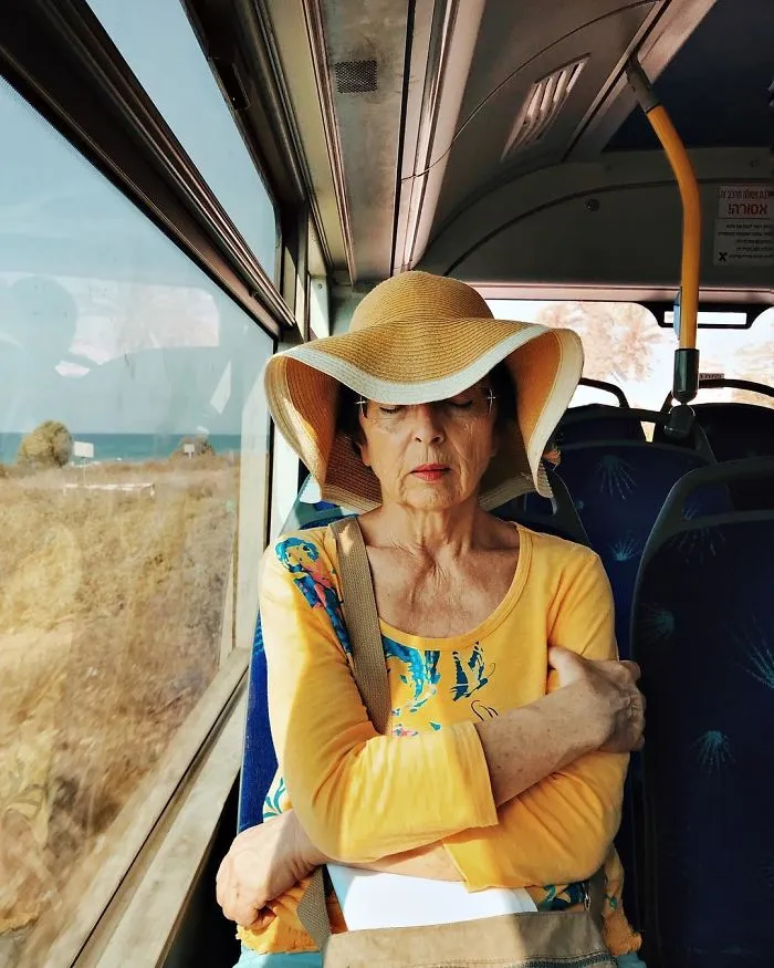 Woman Uses Her iPhone To Capture Portraits Of Strangers On Her Daily Commute To Work, And The Result Is Impressive (30 Pics)