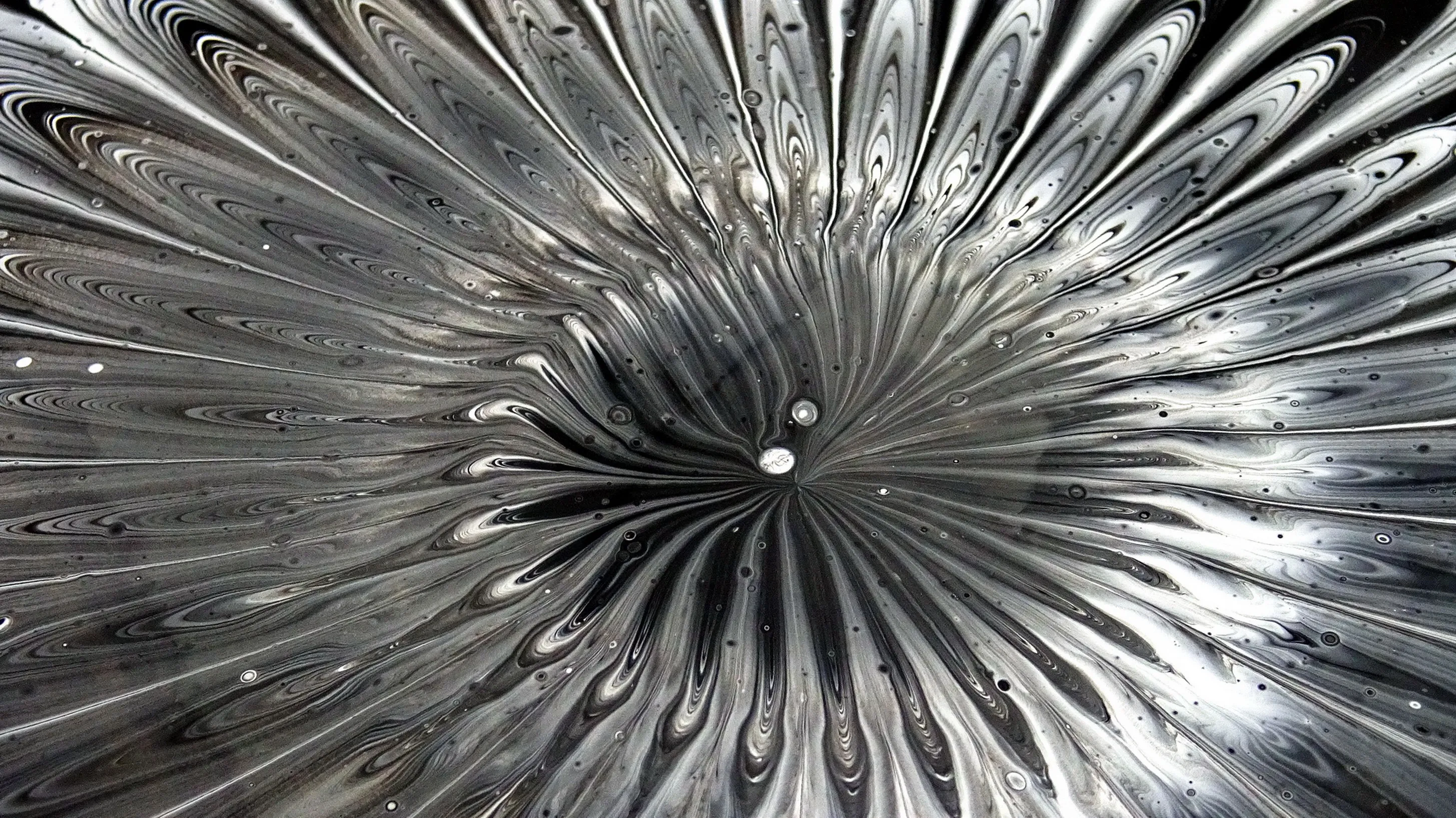 Black🖤 & White🤍 Strainer Pour ~ Acrylic Pour Painting ~ Paint #withme