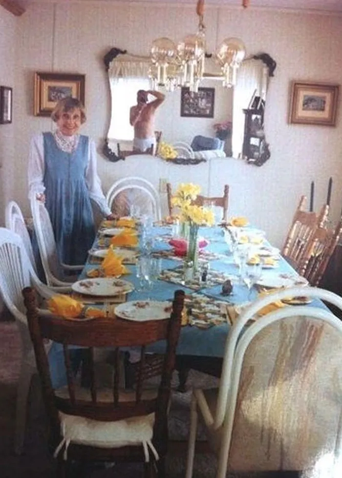 La gente envía sus fotos familiares más extrañas y graciosas a esta cuenta de Instagram, y aquí tienes 50 de las más divertidas