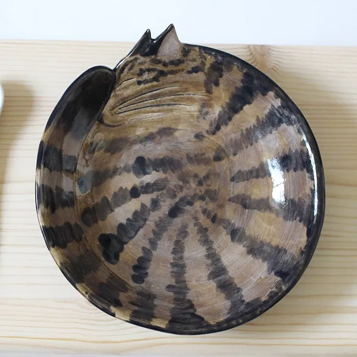 No Cat Lover Will Be Able To Resist These Cozy Curled-Up Cats As Decorative Ceramic Plates (13 Photos)