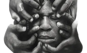 This Artist Creates Hyper-Realistic Drawings That Look Like Photos