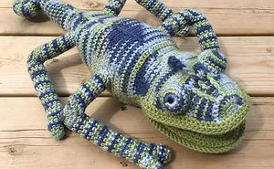 Crochet This Incredible Color-Changing Chameleon - It's Reversible!