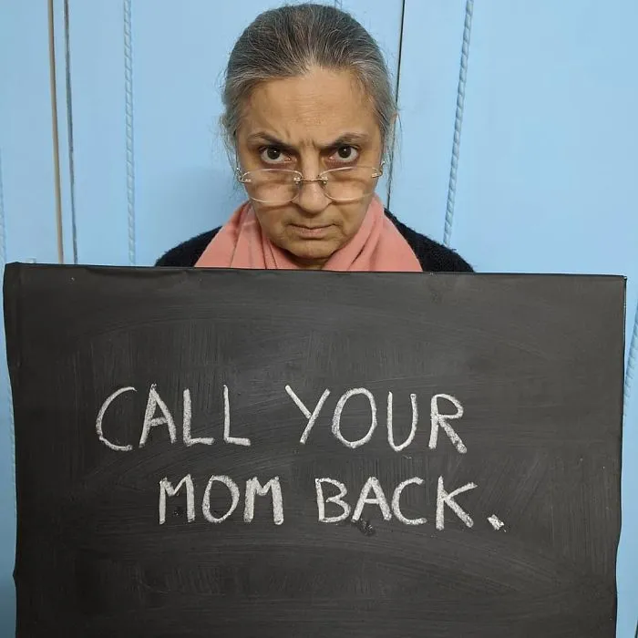 Esta madre india se vuelve viral después de que su hijo la convenciera de escribir su sabiduría en carteles y compartirlos en Instagram (25 fotos)