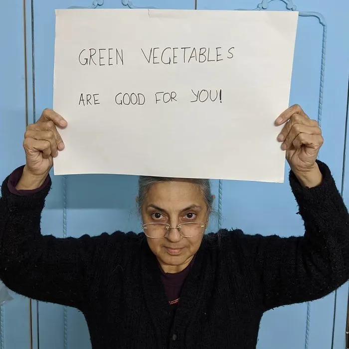 Esta madre india se vuelve viral después de que su hijo la convenciera de escribir su sabiduría en carteles y compartirlos en Instagram (25 fotos)
