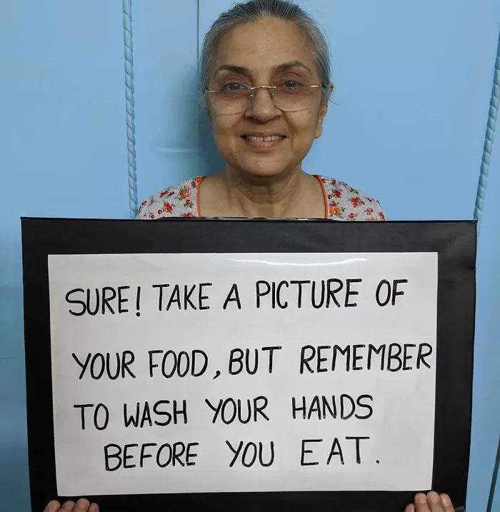 Esta madre india se vuelve viral después de que su hijo la convenciera de escribir su sabiduría en carteles y compartirlos en Instagram (25 fotos)