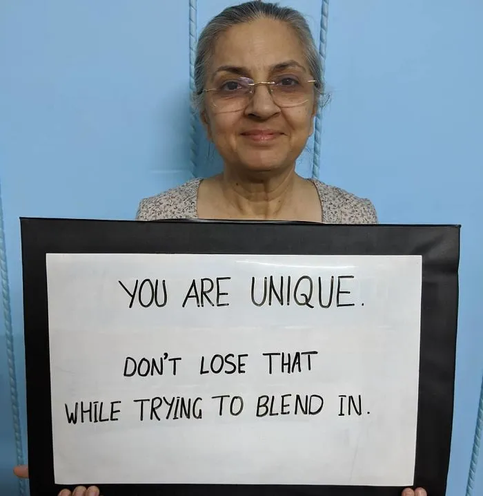 Esta madre india se vuelve viral después de que su hijo la convenciera de escribir su sabiduría en carteles y compartirlos en Instagram (25 fotos)