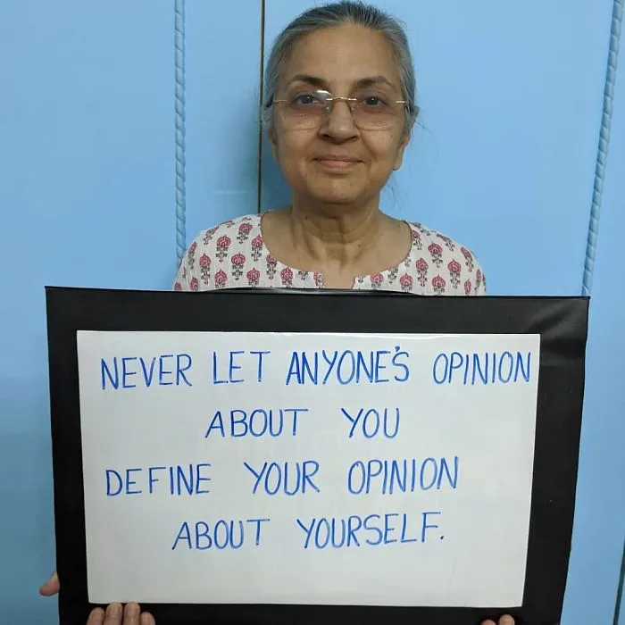 Esta madre india se vuelve viral después de que su hijo la convenciera de escribir su sabiduría en carteles y compartirlos en Instagram (25 fotos)