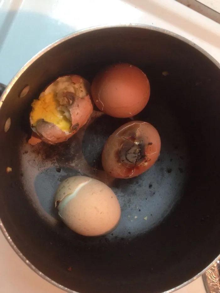 Me olvidé de los huevos, y los oí explotar