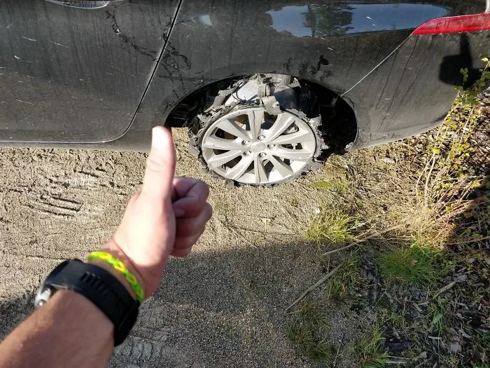 Me devolvieron así un coche de alquiler porque "tenían que coger un avión"