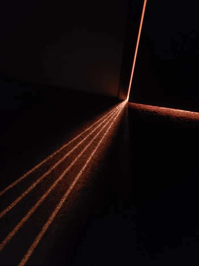 What Happens If The Beams Of 4 Light Bulbs Shine Through An Almost Closed Door