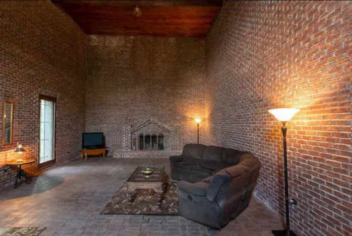 People Are Sharing Real Estate Listings From Hell, And Here Are The 26 Worst Ones