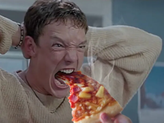 People Photoshop Hot Pizzas Into Horror Movie Scream Scenes And It Somehow Makes Sense (24 Pics)