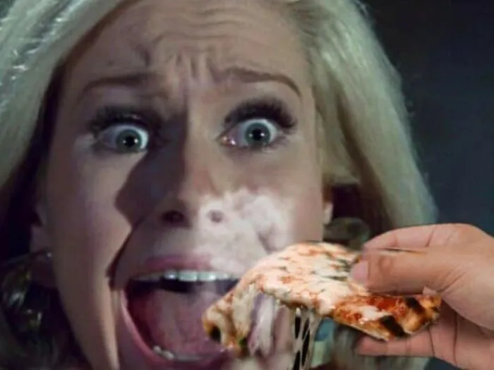 People Photoshop Hot Pizzas Into Horror Movie Scream Scenes And It Somehow Makes Sense (24 Pics)
