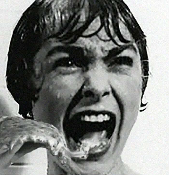 People Photoshop Hot Pizzas Into Horror Movie Scream Scenes And It Somehow Makes Sense (24 Pics)