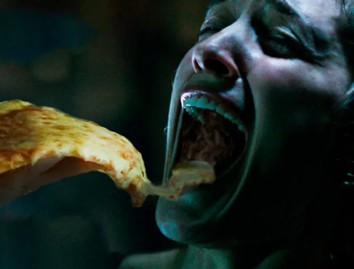 People Photoshop Hot Pizzas Into Horror Movie Scream Scenes And It Somehow Makes Sense (24 Pics)