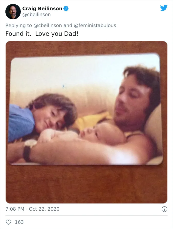 Los trolls dicen que esta foto de Joe Biden con su hijo no es apropiada, y la gente responde con fotos similarles para demostrar que no es así