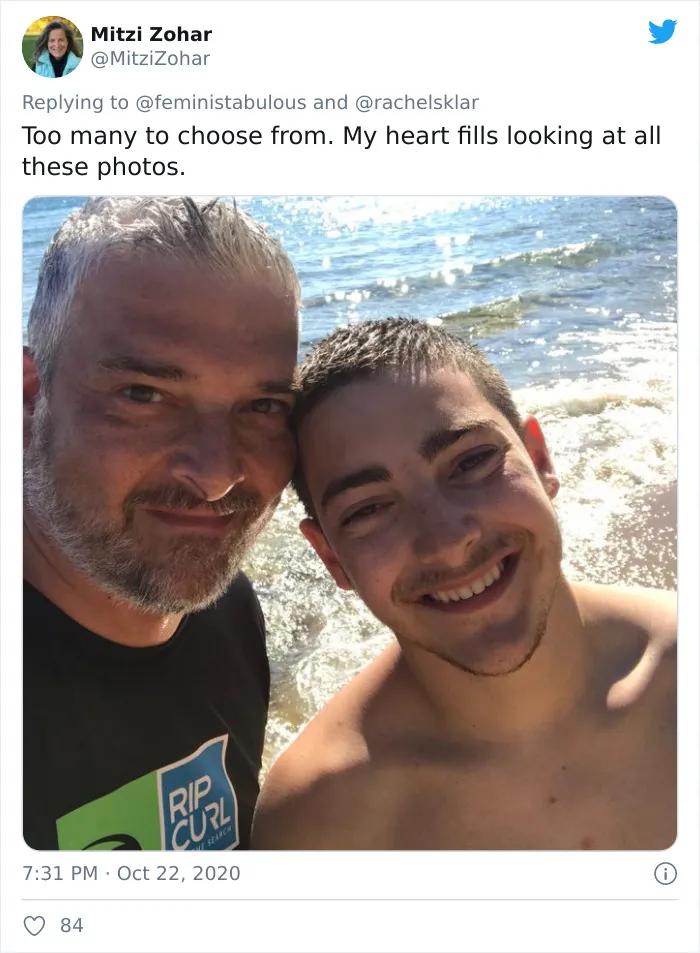 Los trolls dicen que esta foto de Joe Biden con su hijo no es apropiada, y la gente responde con fotos similarles para demostrar que no es así