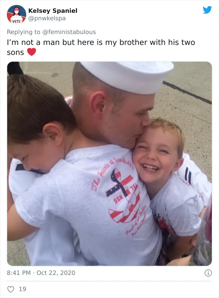 Los trolls dicen que esta foto de Joe Biden con su hijo no es apropiada, y la gente responde con fotos similarles para demostrar que no es así