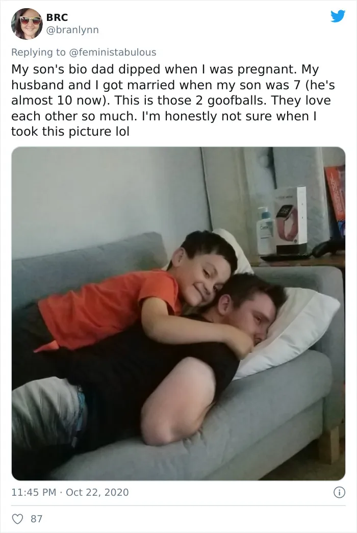 Los trolls dicen que esta foto de Joe Biden con su hijo no es apropiada, y la gente responde con fotos similarles para demostrar que no es así