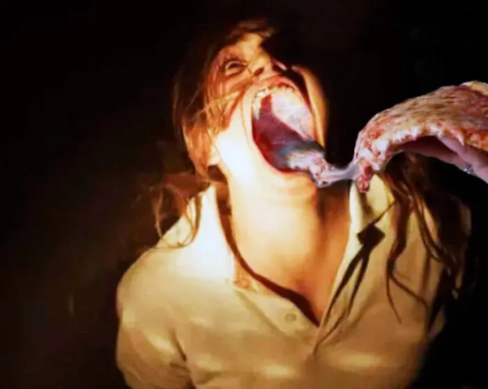 People Photoshop Hot Pizzas Into Horror Movie Scream Scenes And It Somehow Makes Sense (24 Pics)