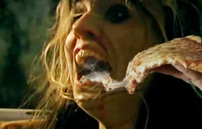 People Photoshop Hot Pizzas Into Horror Movie Scream Scenes And It Somehow Makes Sense (24 Pics)