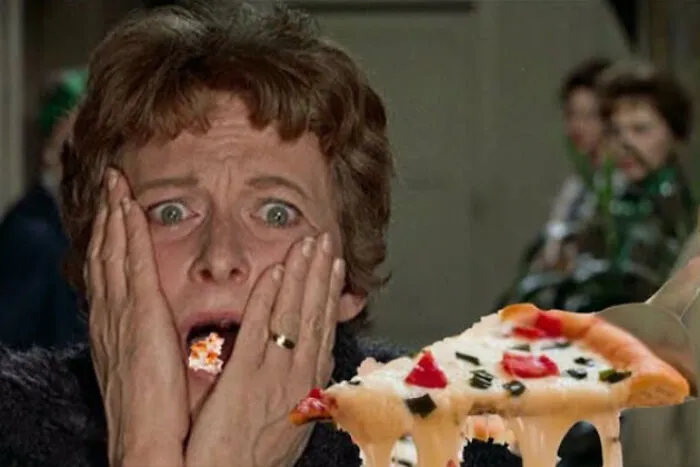 People Photoshop Hot Pizzas Into Horror Movie Scream Scenes And It Somehow Makes Sense (24 Pics)