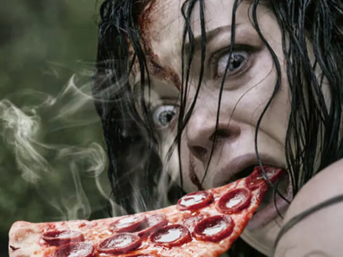 People Photoshop Hot Pizzas Into Horror Movie Scream Scenes And It Somehow Makes Sense (24 Pics)