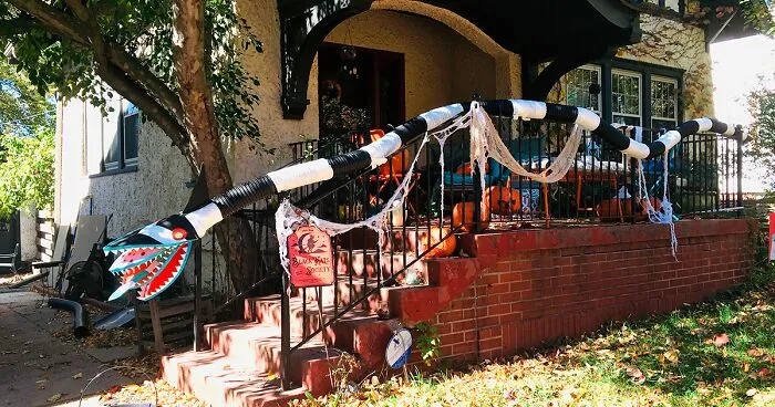 My Wife Was Not Okay With COVID-19 Ruining Her Halloween Plans, So She Built A Beetlejuice-Inspired Monster To Safely Deliver Candy To Trick-Or-Treaters