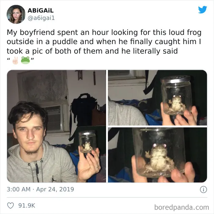 This Posing Frog