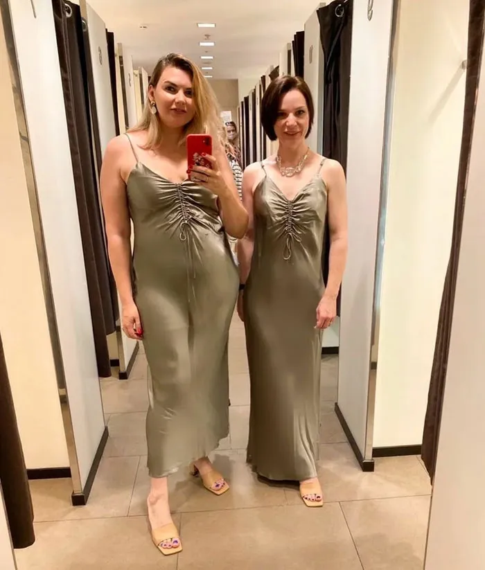 Estas mujeres comparan las tallas XL y XS de las mismas prendas, y las fotos se vuelven virales