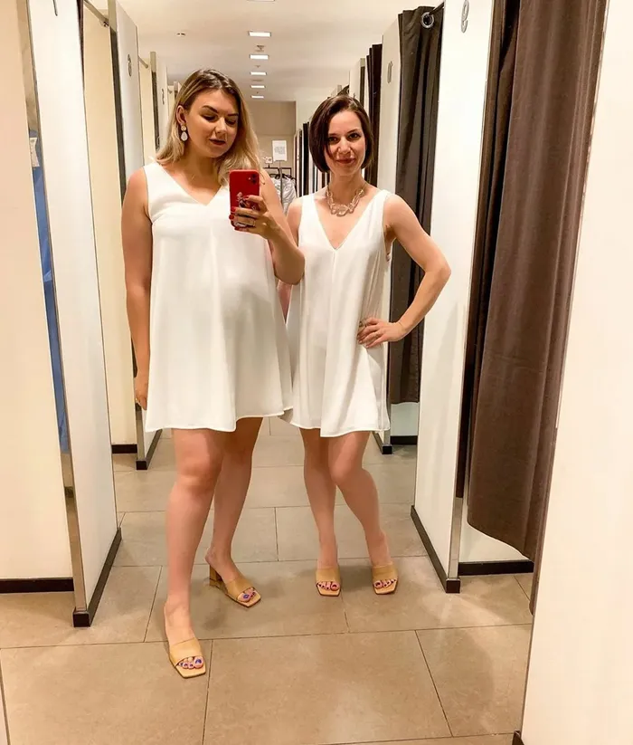 Estas mujeres comparan las tallas XL y XS de las mismas prendas, y las fotos se vuelven virales