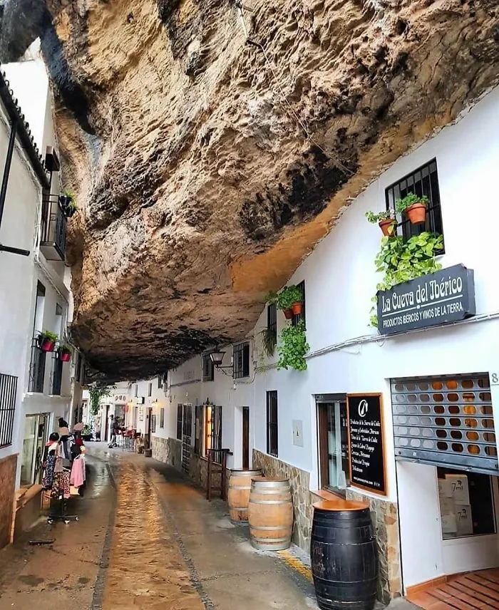 Setenil De Las Bodegas, en España