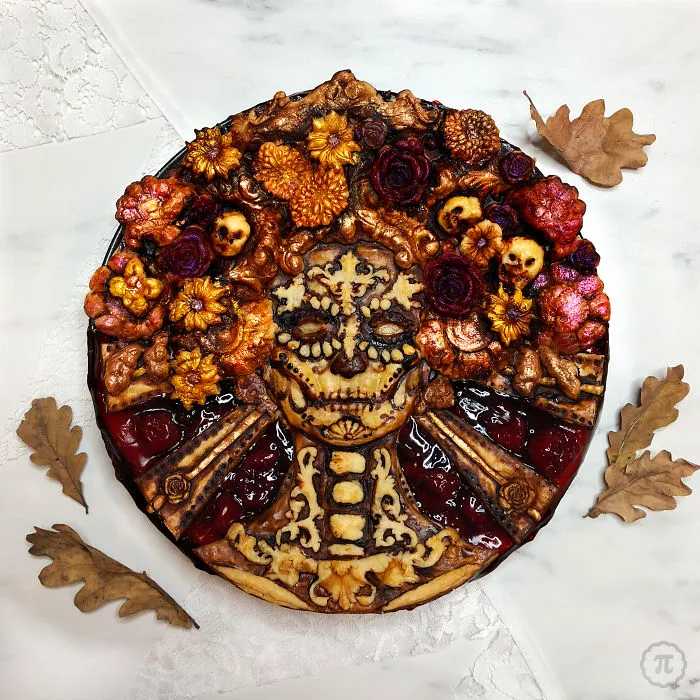 Baker Comes Up With The Spookiest Halloween Pies, And Here Are 29 Of Her Best Ones (New Pics)