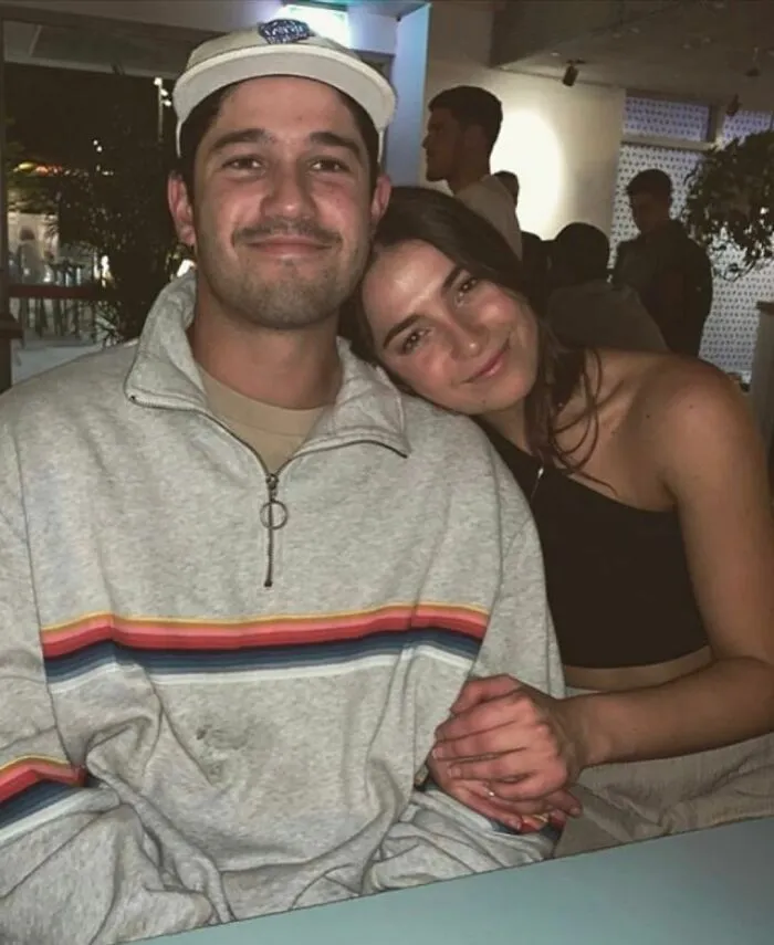 ¿Hermanos o Pareja?