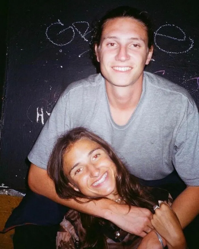 ¿Hermanos o Pareja?