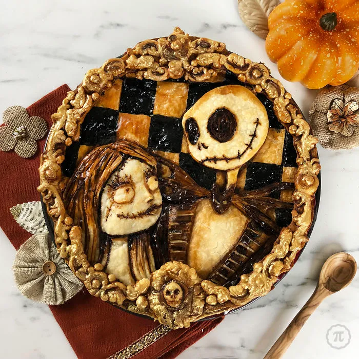 Baker Comes Up With The Spookiest Halloween Pies, And Here Are 29 Of Her Best Ones (New Pics)