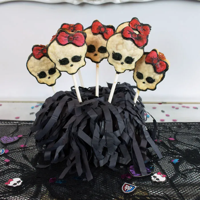 Baker Comes Up With The Spookiest Halloween Pies, And Here Are 29 Of Her Best Ones (New Pics)