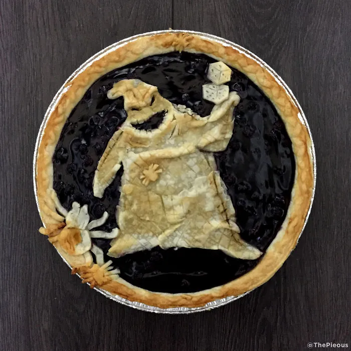 Baker Comes Up With The Spookiest Halloween Pies, And Here Are 29 Of Her Best Ones (New Pics)