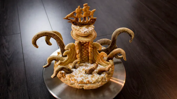 Baker Comes Up With The Spookiest Halloween Pies, And Here Are 29 Of Her Best Ones (New Pics)