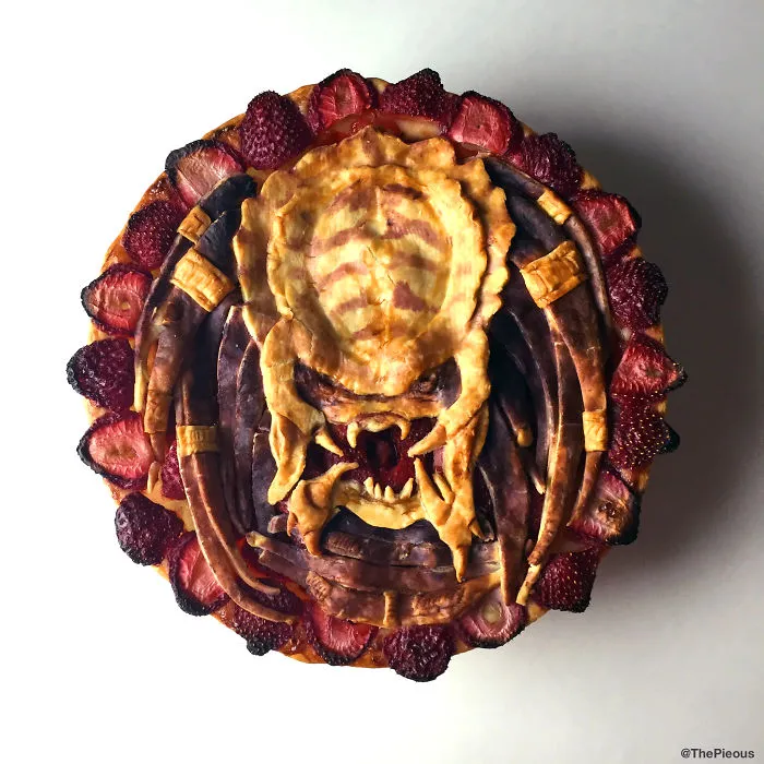 Baker Comes Up With The Spookiest Halloween Pies, And Here Are 29 Of Her Best Ones (New Pics)