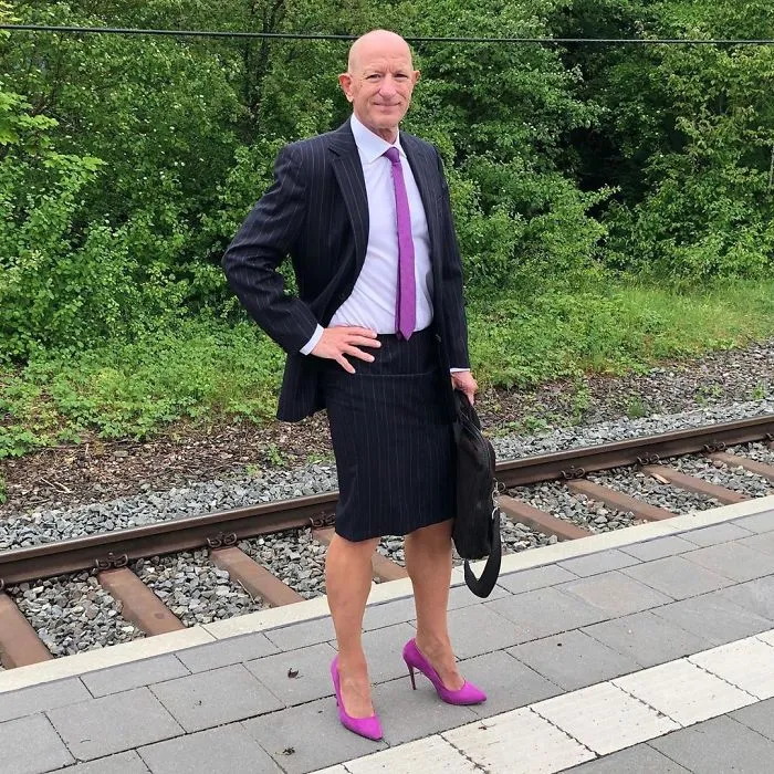 Las faldas y tacones no son solo para mujeres, y este hombre lo demuestra perfectamente (30 fotos)