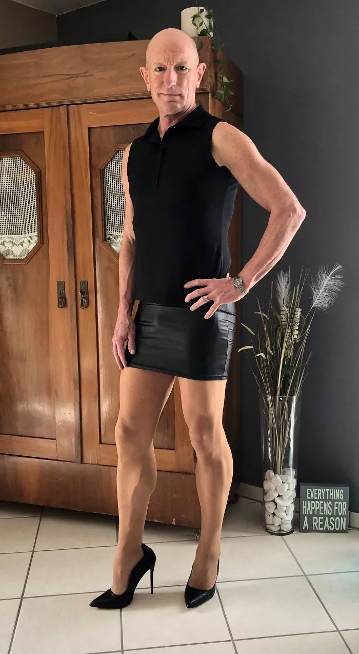 Las faldas y tacones no son solo para mujeres, y este hombre lo demuestra perfectamente (30 fotos)