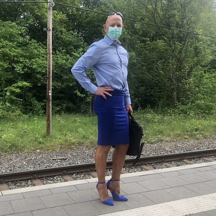 Las faldas y tacones no son solo para mujeres, y este hombre lo demuestra perfectamente (30 fotos)