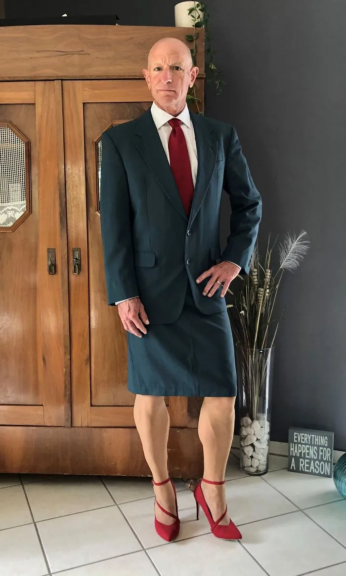 Las faldas y tacones no son solo para mujeres, y este hombre lo demuestra perfectamente (30 fotos)
