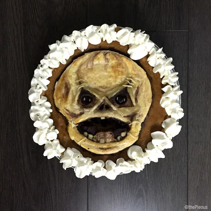 Baker Comes Up With The Spookiest Halloween Pies, And Here Are 29 Of Her Best Ones (New Pics)