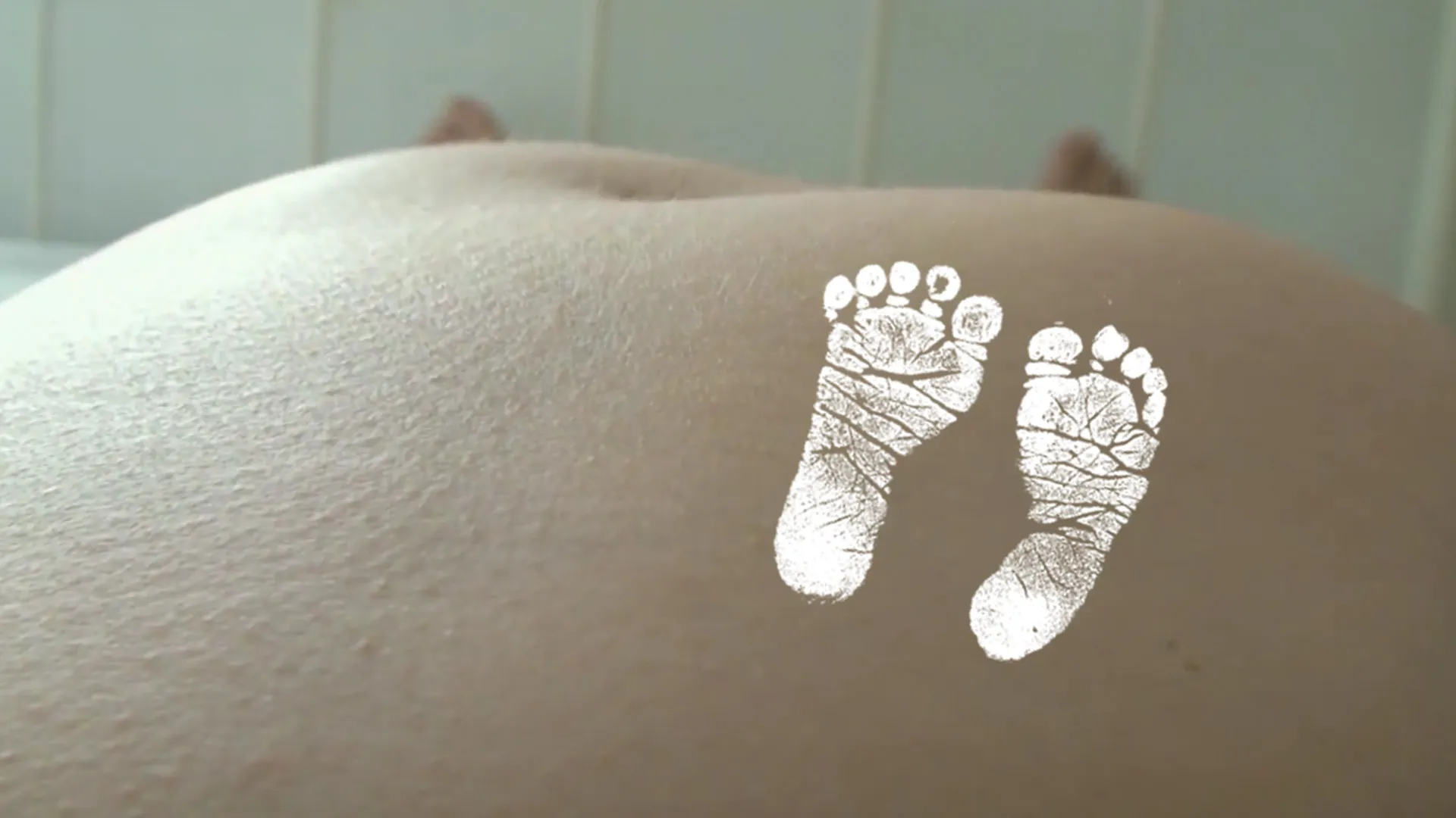I Filmed My Baby Kicking Inside My 9 Months Pregnant Belly